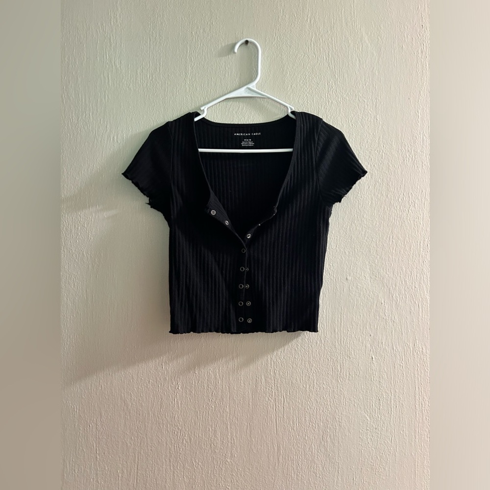 american eagle snap front baby tee